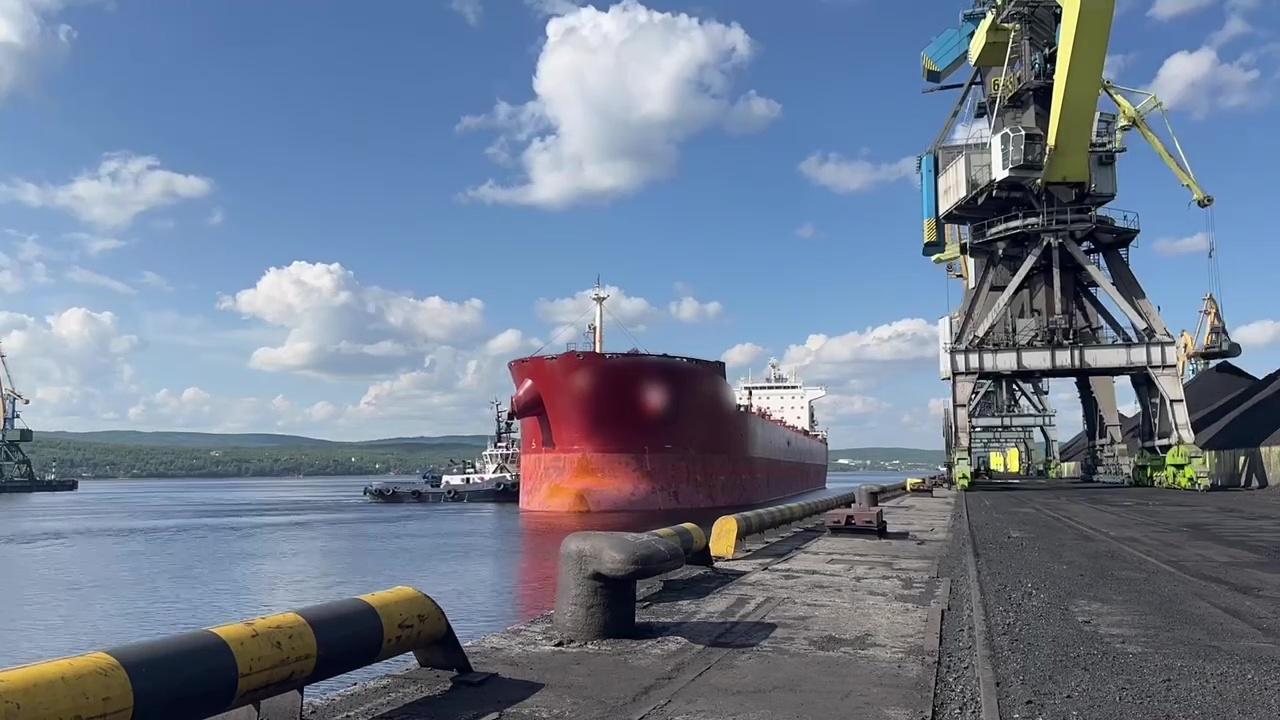 Мурманский морской торговый порт с января по ноябрь 2025 года принял 40 балкеров класса Capesize