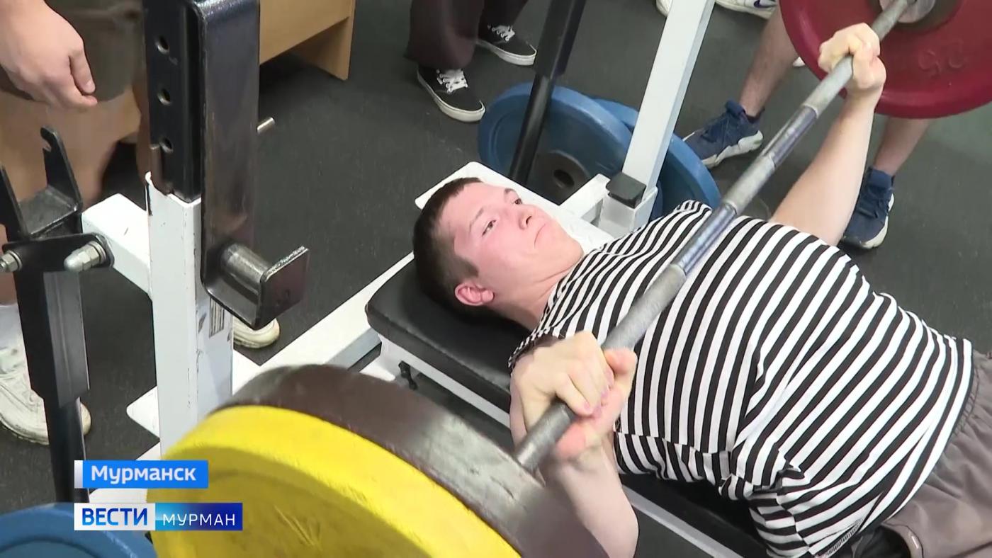 В Мурманском арктическом университете состоялось первенство по жиму штанги