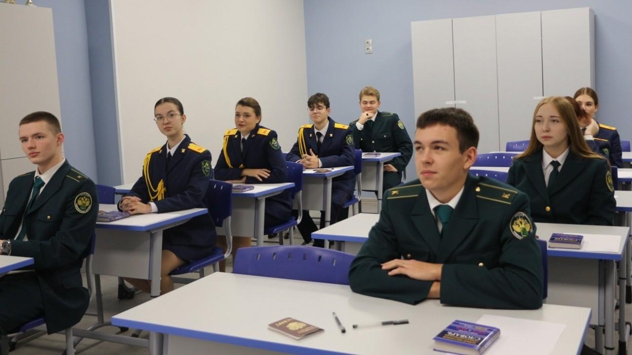 Итоговое сочинение успешно сдали 98,6% выпускников в Мурманской области