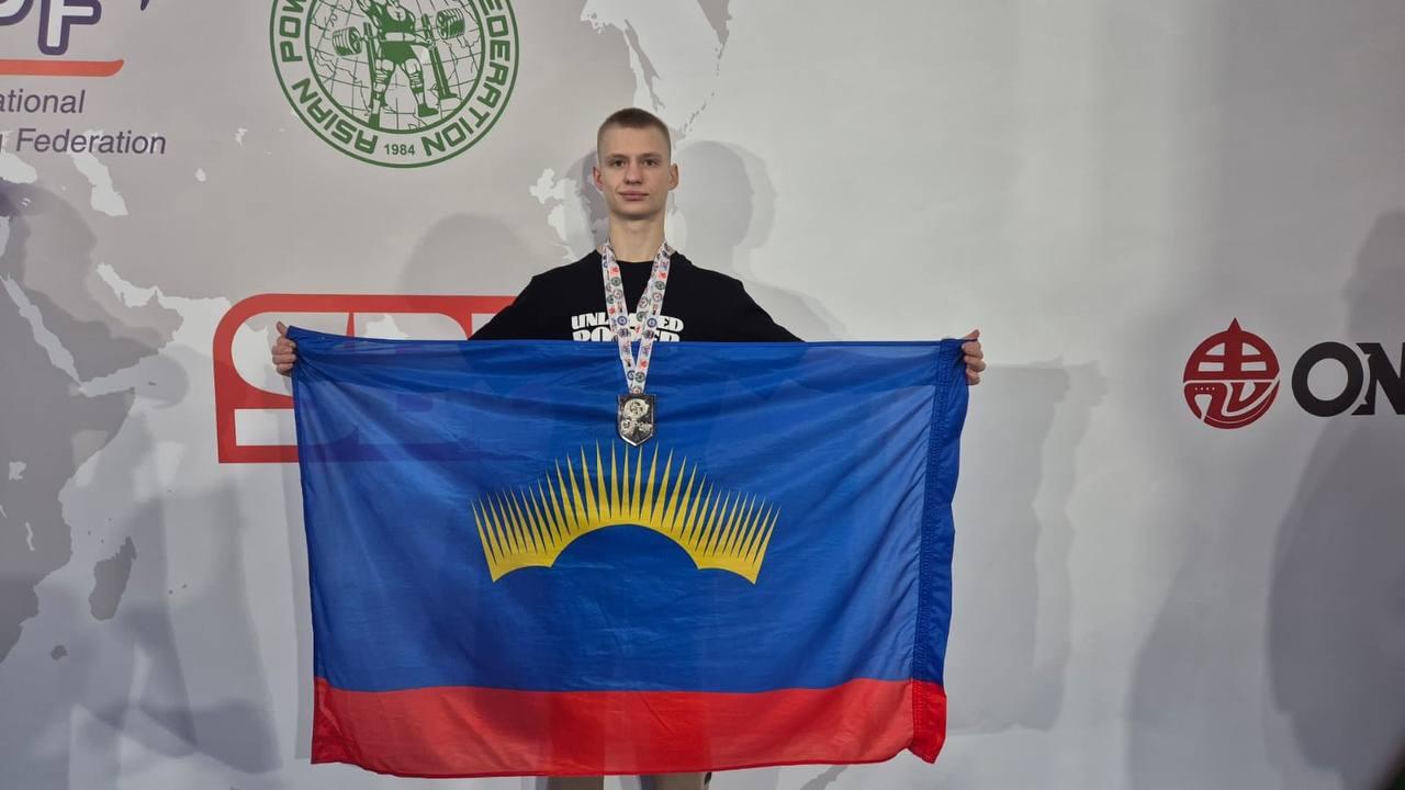 Северянин завоевал серебро чемпионата Азии по пауэрлифтингу
