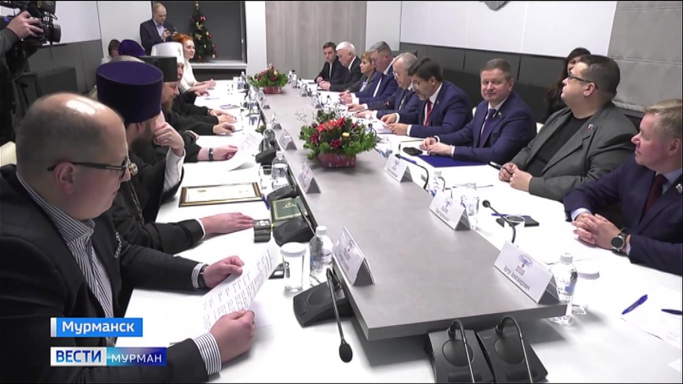 ИИ и нейросети, виртуальные и реальные угрозы из интернета оказались в центре внимания Мурманской облдумы