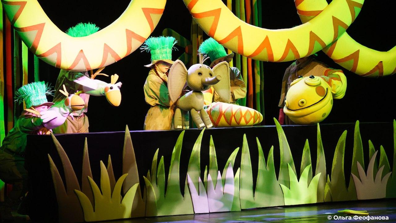 Более 1,7 тысячи детей посетили губернаторские елки в Мурманском областном театре кукол