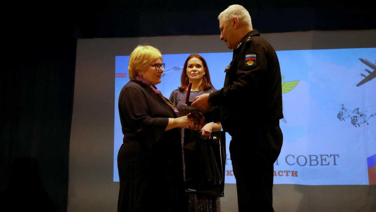 "Своих не бросаем": в Сафоново наградили активисток женсовета Северного флота