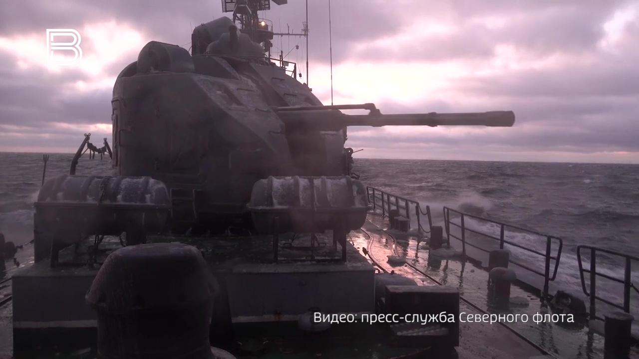 Экипаж корабля Северного флота "Юнга" во время учений в Баренцевом море нанес удар по условному противнику