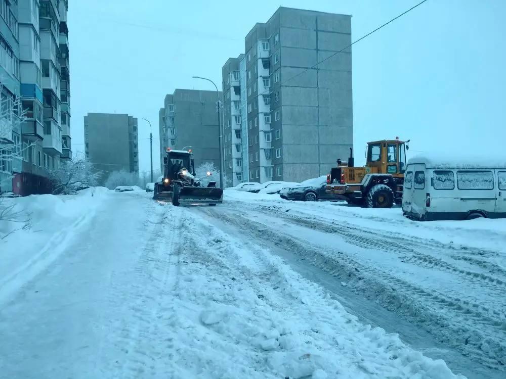 Уборку снега в Мурманске усилили из-за непогоды