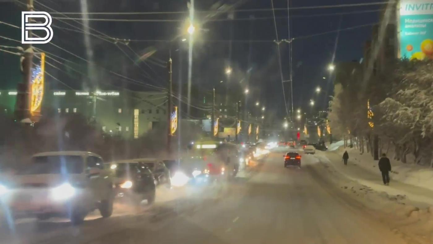 На улице Полярные Зори в Мурманске образовалась пробка из-за аварии